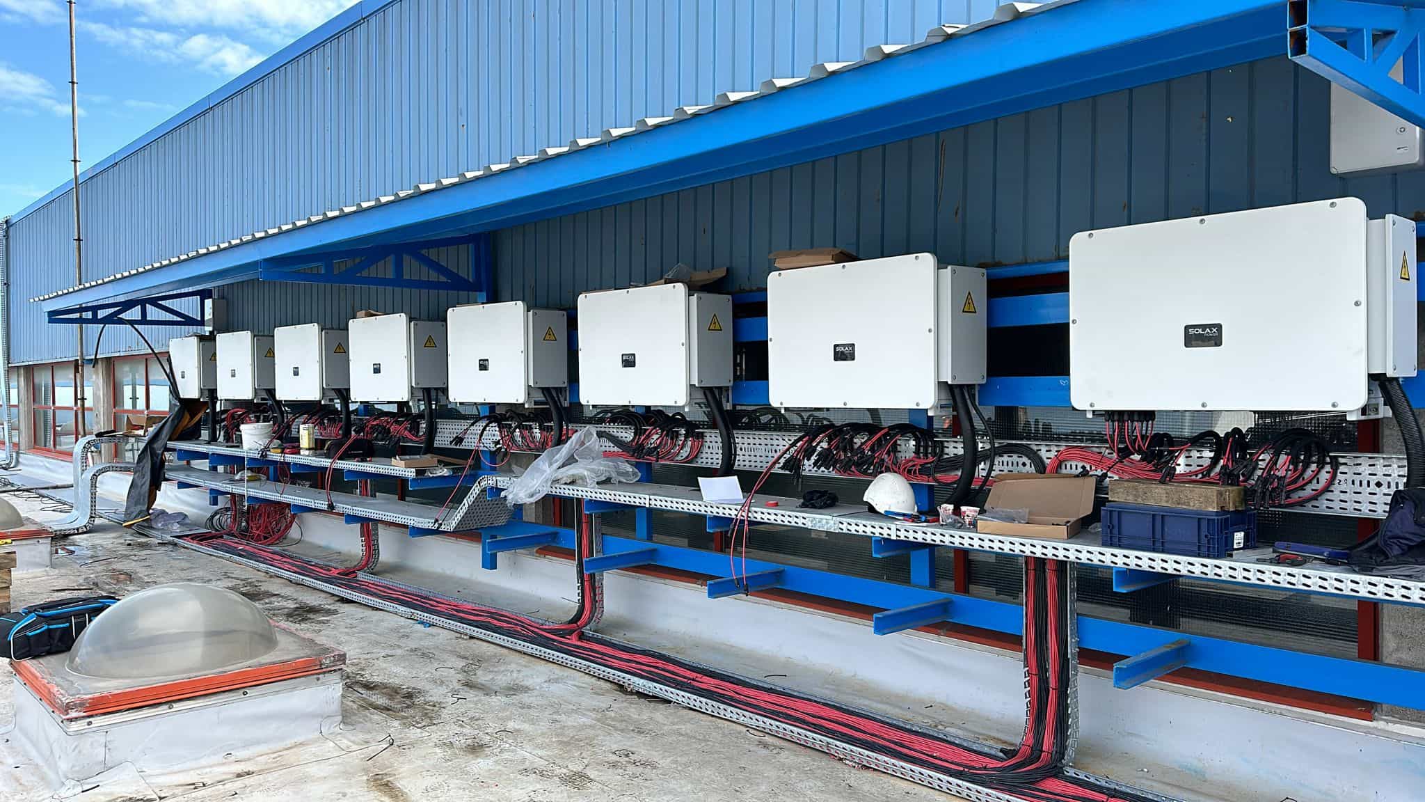 1748596713758233.jpg Istanbul, Turkey SolaX Forth inverters Legrand Group Project 1MW.jpg